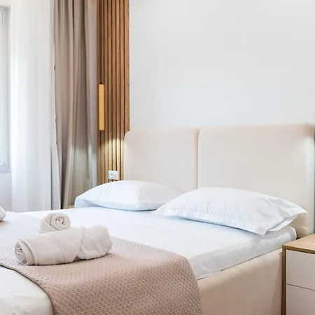 Luxury With Balcony & Self Check-in * Shkodër